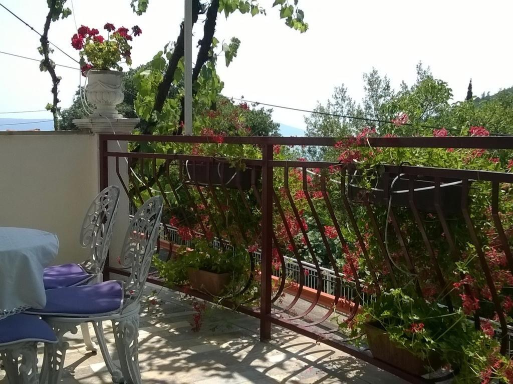 Apartments And Rooms Deskovic Moscenicka Draga Bagian luar foto