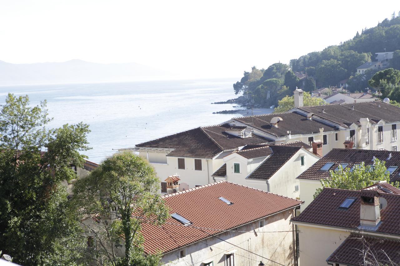 Apartments And Rooms Deskovic Moscenicka Draga Bagian luar foto