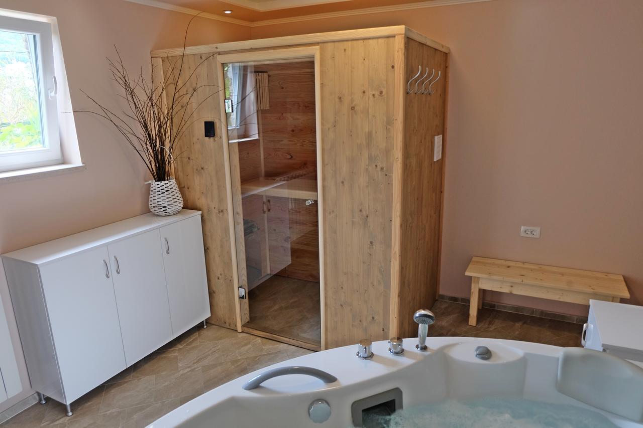 Apartments And Rooms Deskovic Moscenicka Draga Bagian luar foto