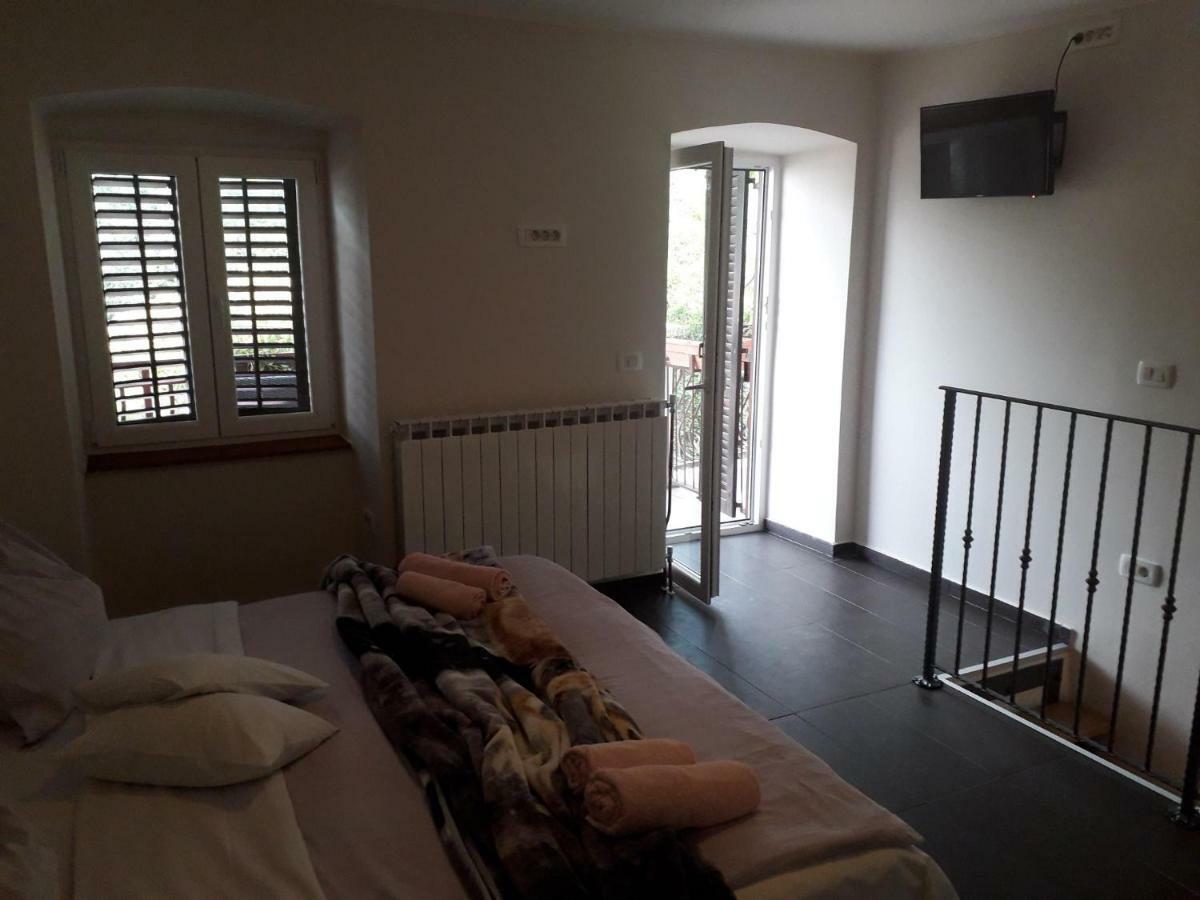 Apartments And Rooms Deskovic Moscenicka Draga Bagian luar foto