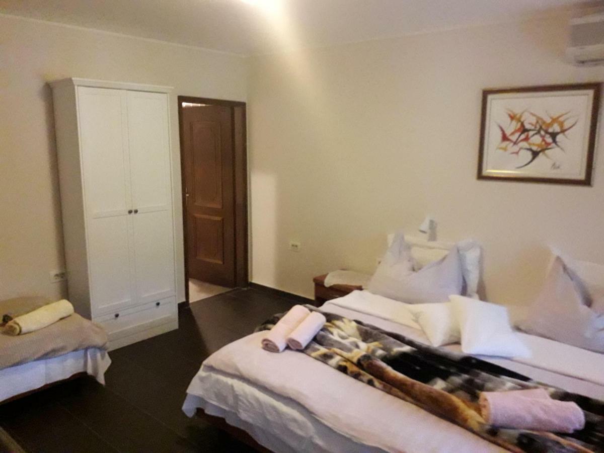 Apartments And Rooms Deskovic Moscenicka Draga Bagian luar foto